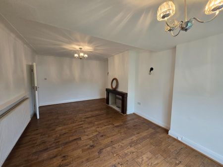 3 bedroom semi-detached house to rent - Photo 2