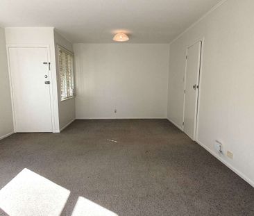 2 Bedroom Unit zoned for MAGS/Gladstone - Photo 4