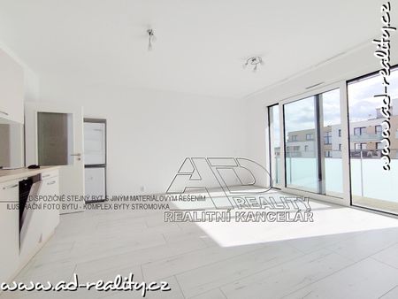 Pronájem bytu 1+kk a garsoniéry 31 m², Na Zlaté stoce, České Budějovice - Fotografie 2