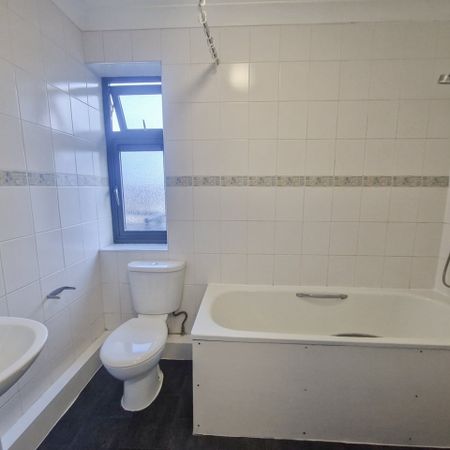 1 Bed Flat, Petal Court, E6 - Photo 4