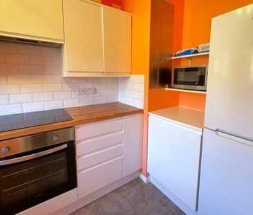 Oliver Close, Addlestone, Surrey, KT15 - Photo 5