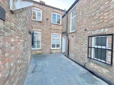 Hawes Court, MK40 - Photo 3