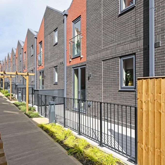 3 bedroom terraced house to rent - Photo 1