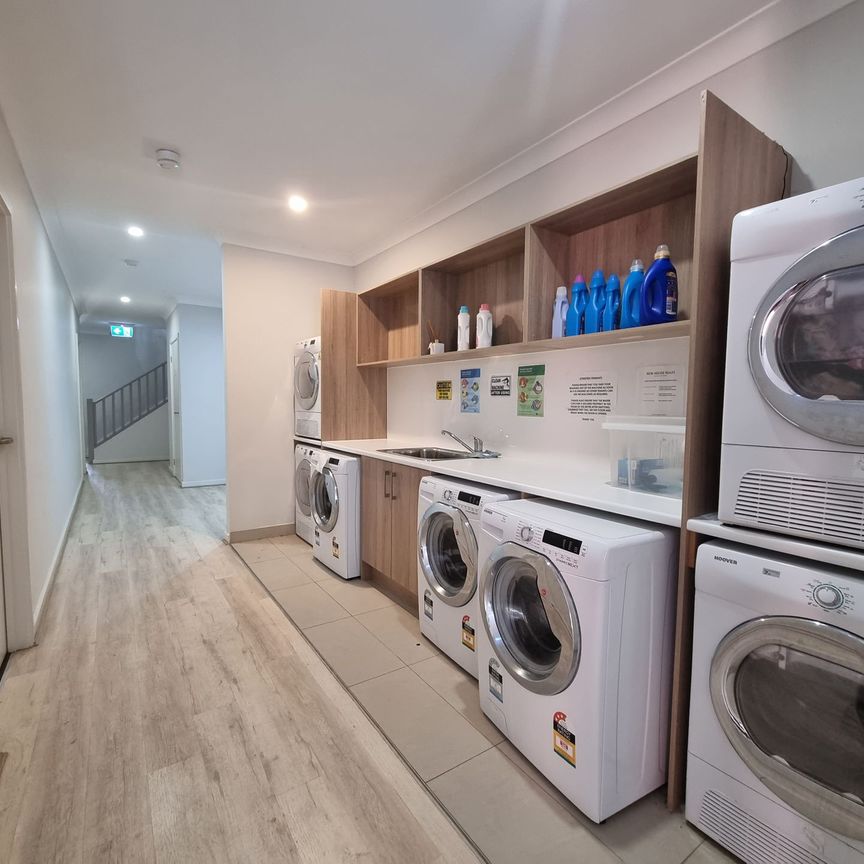 Modern Home - Share Home - All Bills Included in Rent - Photo 1