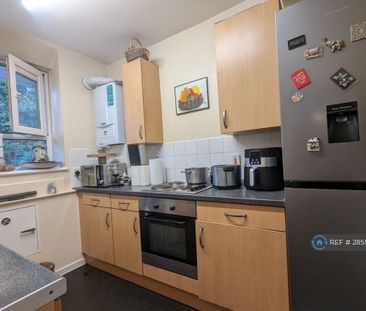 1 bedroom in a flat share to rent - Photo 3