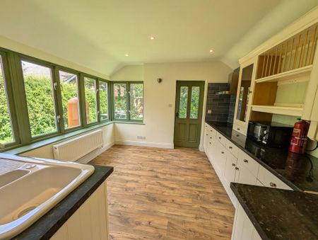 3 bedroom detached house to rent - Photo 3