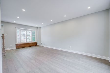For Lease - 9 Falan Heights Crescent, Aurora, Ontario - Photo 3