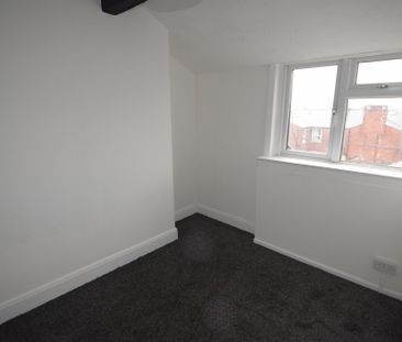 To Let 1 Bed Flat - Photo 5