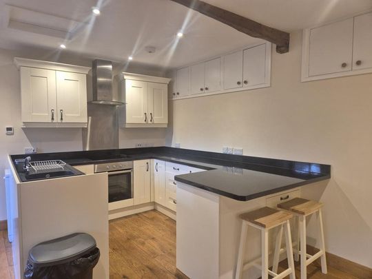 2 bedroom barn conversion to rent - Photo 1