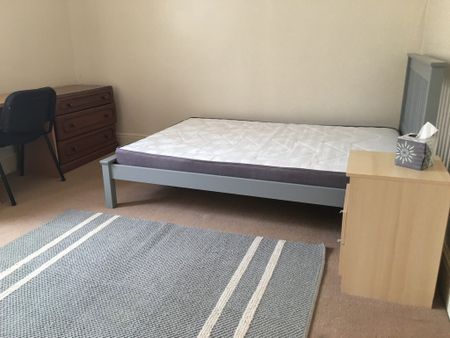 6 Bed Student Accommodation - Photo 4