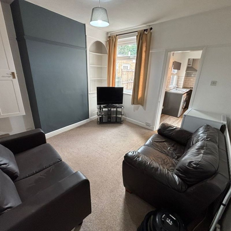 21 Albert Street- 4 Bed & 2 Bath Loughborough - Photo 1