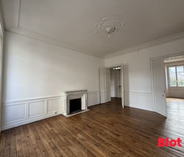 Location Appartement 6 pièces 133m² RENNES 35000 - Photo 2