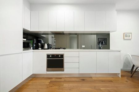 STYLISH 2 BEDROOM APARTMENT IN LEAFY BRIGHTON SETTING - Photo 2