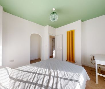 65 Forest Road Flat 3 - Photo 2