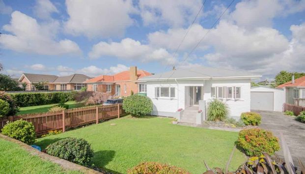 Three bedroom house in the heart of One Tree Hill - Photo 1