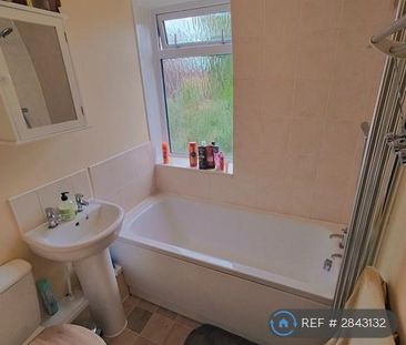 1 bedroom in a house share to rent - Photo 5