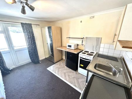 1 bedroom flat to rent - Photo 3