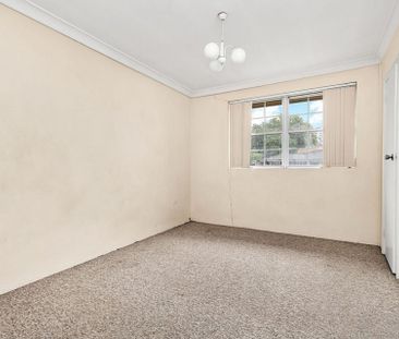 2 BEDROOMS IN THE HEART OF WINDSOR - Photo 4