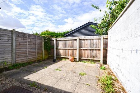 2 bedroom terraced house to rent - Photo 4