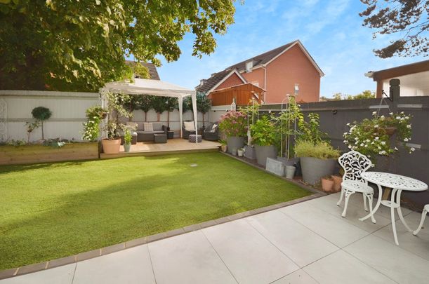 4 bedroom townhouse to rent - Photo 1