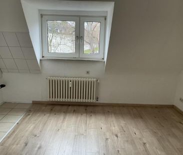 Einziehen und Wohlfühlen: gut aufgeteilte 2 Zimmer-Wohnung im Dachg... - Photo 4