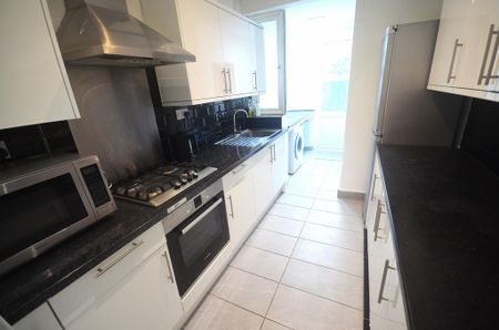 3 bedroom terraced house to rent - Photo 5