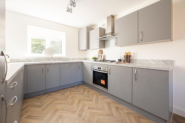 4 bedroom semi-detached house to rent - Photo 1