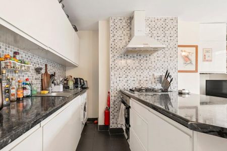 3 bedroom flat to rent - Photo 2