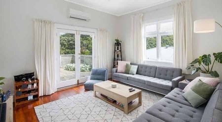 Charming Wadestown 3BR Home w/ Garden - Photo 3