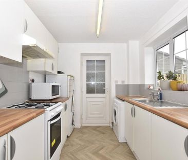 3 bedroom detached house to rent - Photo 3