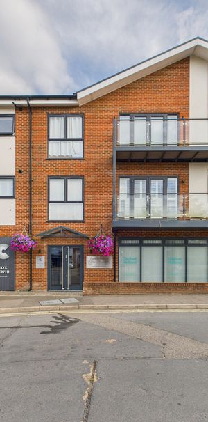 2 bed apartment to rent in Chenies Mews, Chalfont Station Road, Little Chalfont, Amersham, Buckinghamshire, HP7 9FG - Photo 1