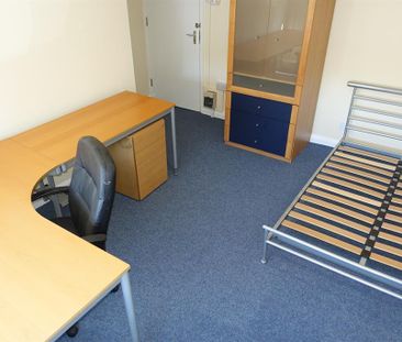 4 bedroom private hall to rent - Photo 3