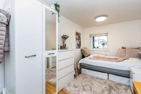 4 bedroom flat to rent - Photo 5