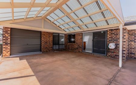 Spacious Family Home in a Prime Coastal Location - Photo 4