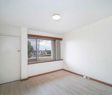 Bright & Spacious - Photo 3