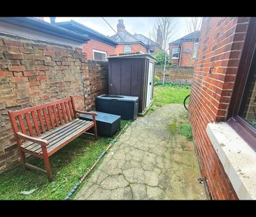 5 Bed Semi-Detached House, Devonshire Road, SO15 - Photo 6