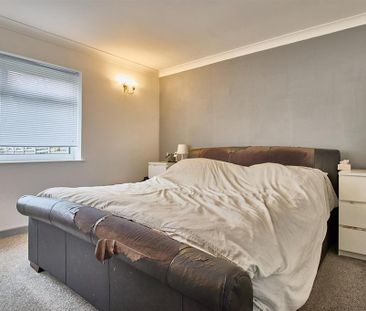 4 bedroom detached house to rent - Photo 3