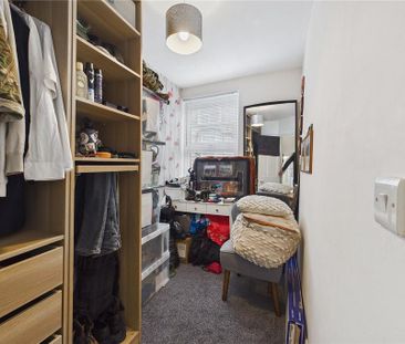 4 bedroom end of terrace house to rent - Photo 3