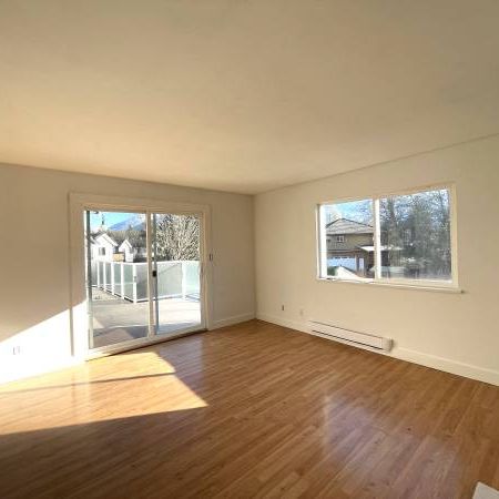 3 Bed, 1.5 Bathroom Duplex - ID103 - Photo 4