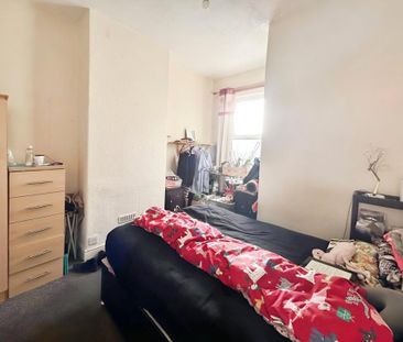 4 bedroom terraced house to rent - Photo 2