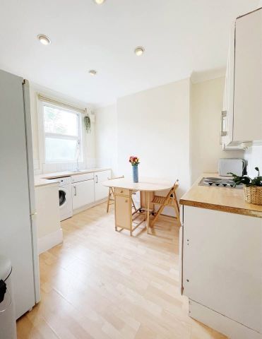 Room in a Shared Flat, Hampson Way, SW8 - Photo 3