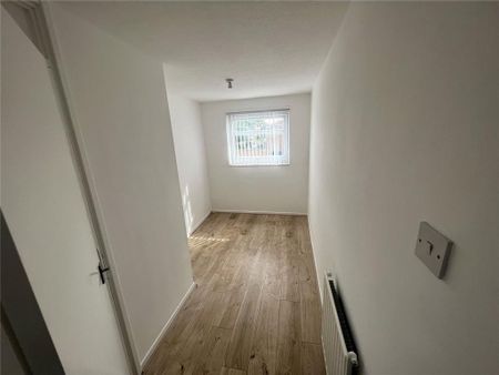 3 bedroom end of terrace house to rent - Photo 3