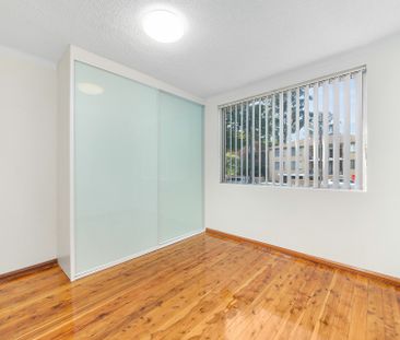 Modern Two Bedroom Apartment - Photo 2