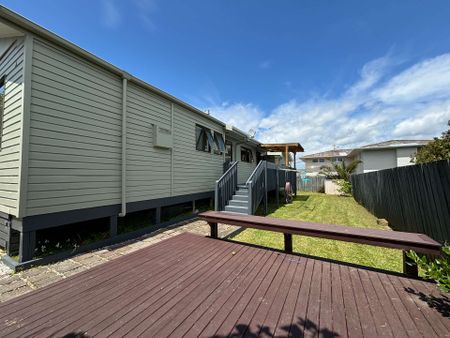 4 bedrooms, Te Atatu Peninsula - Photo 5