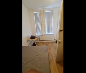 Room in a Shared House, Coventry, CV1 - Photo 4