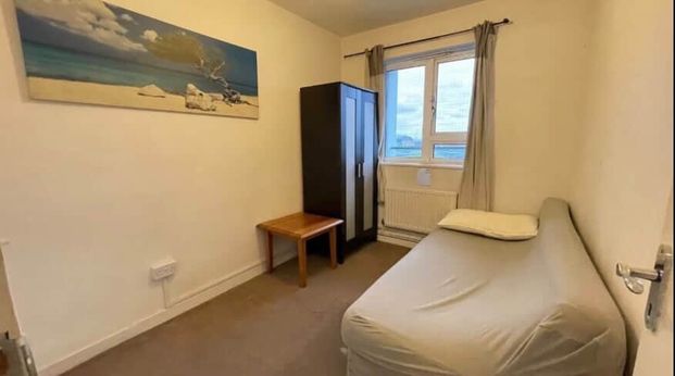 4 Bed Flat, Rydal Water, NW1 - Photo 1