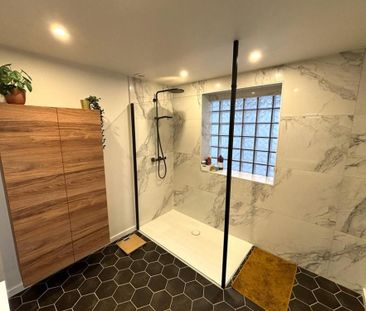 Zeer verzorgde woning met 2 slaapkamers, ruime garage en aangelegd ... - Photo 3