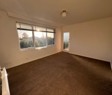 Spacious two bedroom apartment - Photo 2