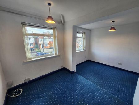 4 bedroom semi-detached house to rent - Photo 5