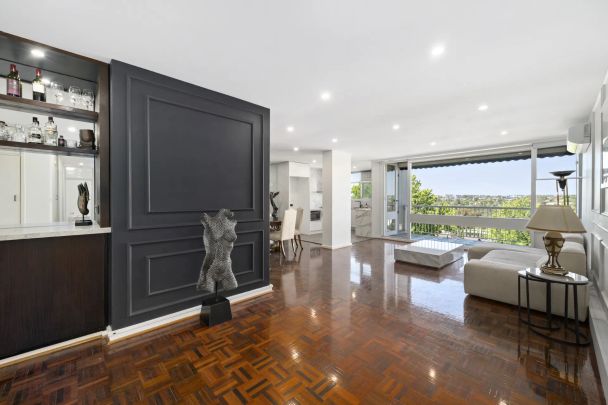 Elegant Garden Residence with Northerly Views in Toorak's Prestigious River Precinct - Partially Furnished - Photo 1